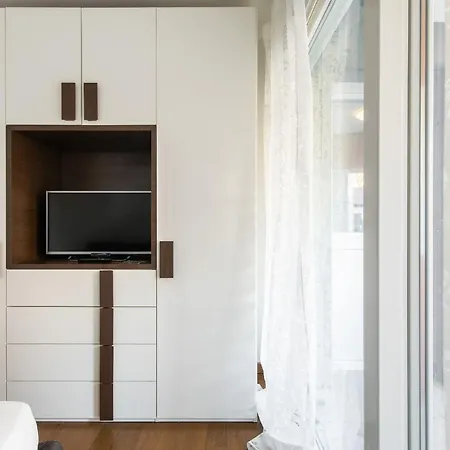Apartment Roggia By Quokka 360 - A Stone's Throw From Ciani Park
