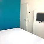 Roggia By Quokka 360 - A Stone's Throw From Ciani Park Апартаменти *